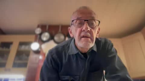 Snapshot of theowlandthe chatting on 5, 10, 2025 theowlandthe online show from 5, 10, 2025