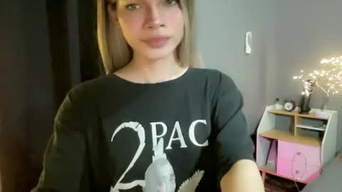 Snapshot of theprecious_pearl chatting on 30, 6, 2026 Precious love online show from 30, 6, 2026