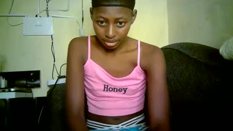 Snapshot of therry_heart chatting on 20, 5, 2026 hearty online show from 20, 5, 2026
