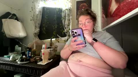 Snapshot of thesashadomme chatting on 2, 1, 2025 The Sasha Domme online show from 2, 1, 2025