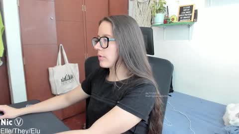 Nicole online show from 6, 11, 2025