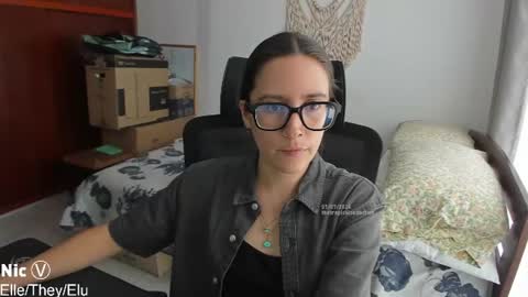 Snapshot of thetropicalseduction chatting on 1, 7, 2026 Nicole online show from 1, 7, 2026