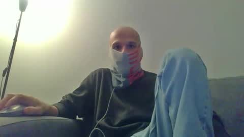Scarf guy online show from 17, 12, 2025