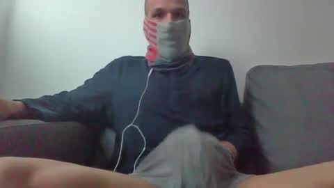 Scarf guy online show from 25, 3, 2026
