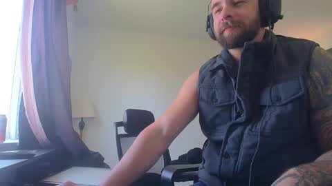 Snapshot of theufcfan_8181 chatting on 18, 4, 2026 troy online show from 18, 4, 2026