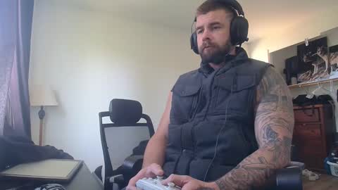Snapshot of theufcfan_8181 chatting on 18, 4, 2026 troy online show from 18, 4, 2026