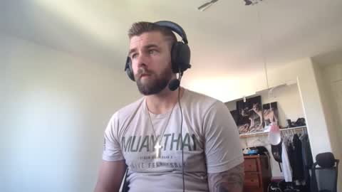 Snapshot of theufcfan_8181 chatting on 20, 4, 2026 troy online show from 20, 4, 2026