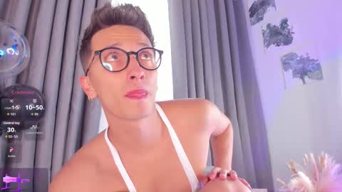 Snapshot of thiago_jones chatting on 29, 11, 2025 SanThiago online show from 29, 11, 2025