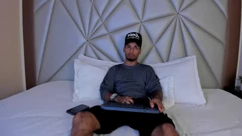 ThiagoFerreti online show from 3, 11, 2025