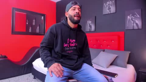 Thia Gomez online show from 27, 10, 2025