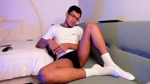 Snapshot of thiagovega_ chatting on 5, 7, 2026 thiagovega_ online show from 5, 7, 2026