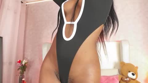 Snapshot of thianalopez chatting on 27, 11, 2025 ThianaLopez online show from 27, 11, 2025