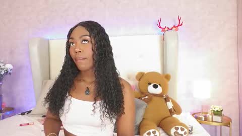 Snapshot of thianalopez chatting on 19, 12, 2025 ThianaLopez online show from 19, 12, 2025