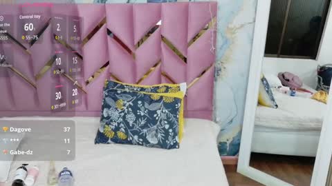 Snapshot of thickbrunnett chatting on 21, 10, 2025 SOFIA online show from 21, 10, 2025