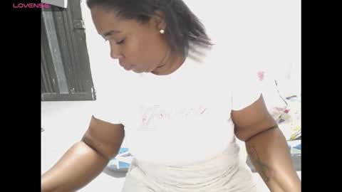 Snapshot of thickebonymilf chatting on 1, 12, 2025 XIOMARA online show from 1, 12, 2025