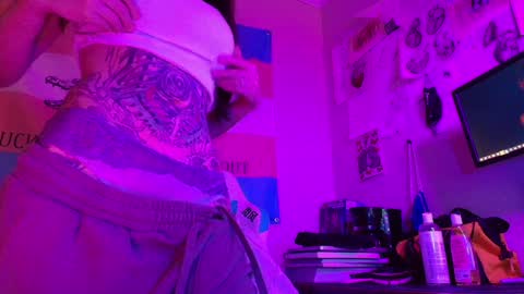 Snapshot of thighsnacks chatting on 13, 1, 2025 snacks online show from 13, 1, 2025