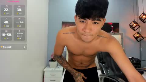 Snapshot of thiiago_collins chatting on 9, 7, 2026 THIAGO COLLINS online show from 9, 7, 2026