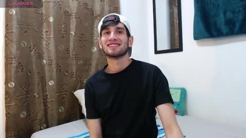 Snapshot of thiiago_tay chatting on 15, 11, 2025 Thiiago online show from 15, 11, 2025