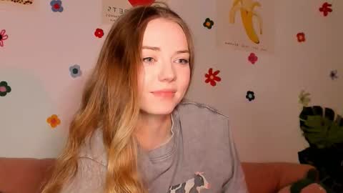 Snapshot of thisisamelia chatting on 24, 10, 2025 Amelia shows on mondays fridays and sundays if anything changes im giving updates on my fansly online show from 24, 10, 2025