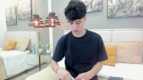 Thom online show from 10, 4, 2026