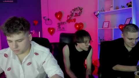 thomas_crow online show from 15, 2, 2026