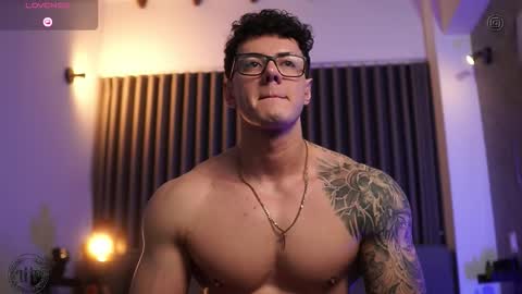 Snapshot of thomas_falcon1 chatting on 19, 10, 2025 Thomas Falcon online show from 19, 10, 2025