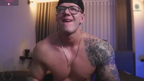 Snapshot of thomas_falcon1 chatting on 31, 10, 2025 Thomas Falcon online show from 31, 10, 2025