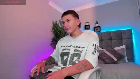 Snapshot of thomas_moon_ chatting on 29, 4, 2026 Thomas online show from 29, 4, 2026
