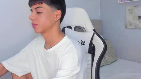 Snapshot of thomas_wild chatting on 5, 2, 2026 Thomas online show from 5, 2, 2026