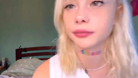 Snapshot of thomasbreier chatting on 30, 10, 2025 Luna online show from 30, 10, 2025