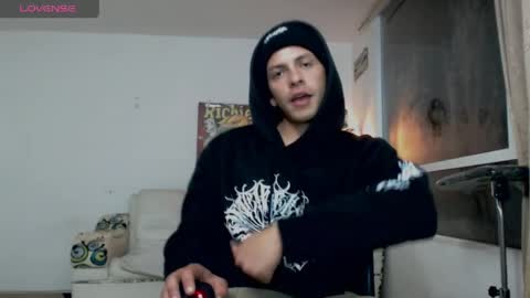 Snapshot of thomasjons chatting on 4, 5, 2026 thomasjons online show from 4, 5, 2026