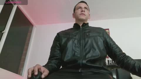 Snapshot of thomasjons chatting on 3, 6, 2026 thomasjons online show from 3, 6, 2026