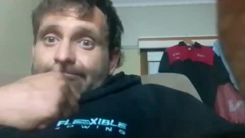 Snapshot of thomassr chatting on 5, 11, 2025 Thonas online show from 5, 11, 2025