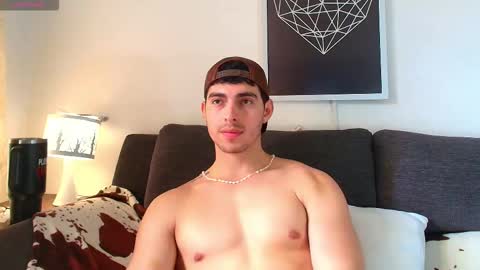 Snapshot of thomylov chatting on 4, 12, 2025 thomylov online show from 4, 12, 2025