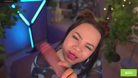 Snapshot of thunder_suck chatting on 18, 12, 2025 Brittney online show from 18, 12, 2025