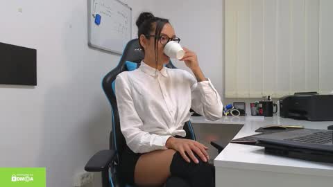 tia_j online show from 6, 10, 2025