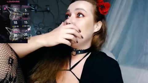 Snapshot of tia_meow chatting on 30, 10, 2025 tiameow online show from 30, 10, 2025