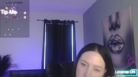 Tia Bella online show from 12, 11, 2025