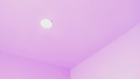 tiannagloww online show from 9, 2, 2026