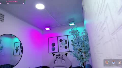 Tiara  online show from 18, 4, 2026