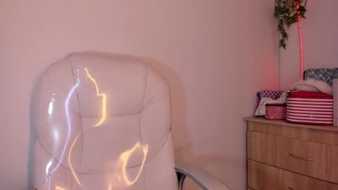 Snapshot of tiarha_ chatting on 16, 12, 2024 Tiarha online show from 16, 12, 2024