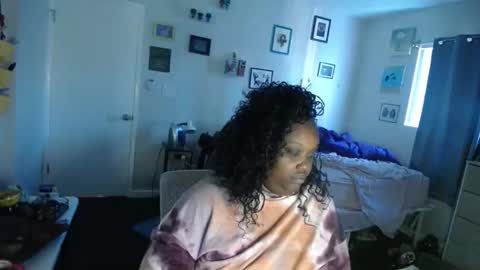 Tierra Henri online show from 18, 10, 2025