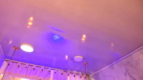 Snapshot of tifanny_val chatting on 8, 7, 2026 Tifanny y Vale online show from 8, 7, 2026