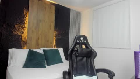 Snapshot of tiffanny_doll_ chatting on 11, 4, 2026 T I F F A N N Y online show from 11, 4, 2026