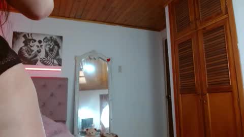 Snapshot of tiffany_beauty18 chatting on 4, 11, 2025 Tifanny online show from 4, 11, 2025