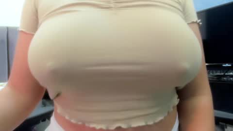 Snapshot of tiffany_teressa chatting on 4, 1, 2025 tiffany theressa online show from 4, 1, 2025