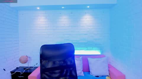 tiffanyhoustton online show from 18, 3, 2026