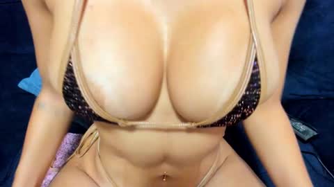 Snapshot of tiffanystone_ chatting on 17, 11, 2025 Tiffany online show from 17, 11, 2025