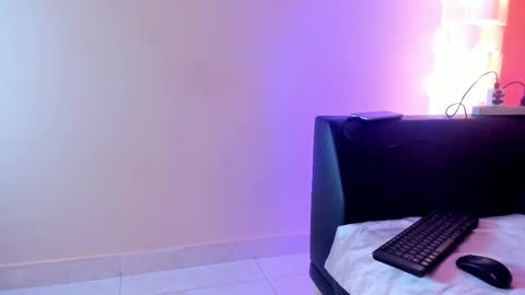 Stefany Suarez online show from 25, 11, 2025