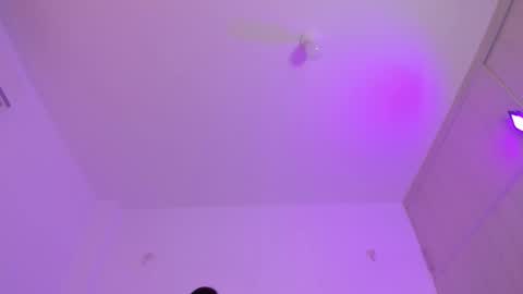 Snapshot of tiiny_peach chatting on 20, 11, 2025 Tiny online show from 20, 11, 2025